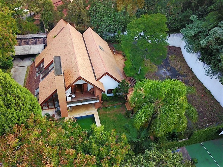 Casa de vila para venda com 4 quartos, sendo 4 suítes, 800m²