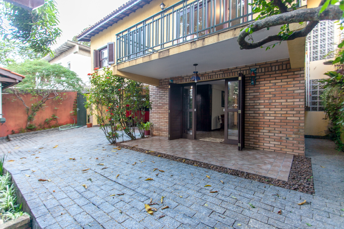 Sobrado à venda com 4 quartos, 205m² - Foto 1