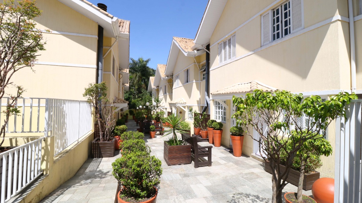 Casa no condomínio Villagio Flamingo I para venda com 3 quartos, sendo 1 suíte, 157m²