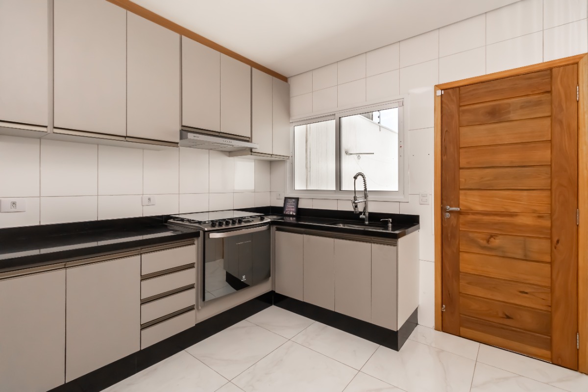 Sobrado para venda com 3 quartos, sendo 1 suíte, 107m²