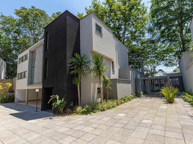 Casa em condomínio para venda com 4 quartos, sendo 4 suítes, 719m²
