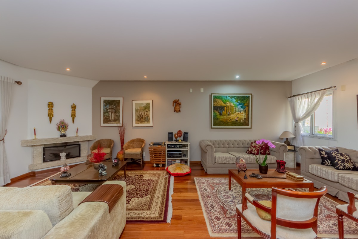 Casa no condomínio Villa De Monterey para venda com 6 quartos, sendo 4 suítes, 369m²