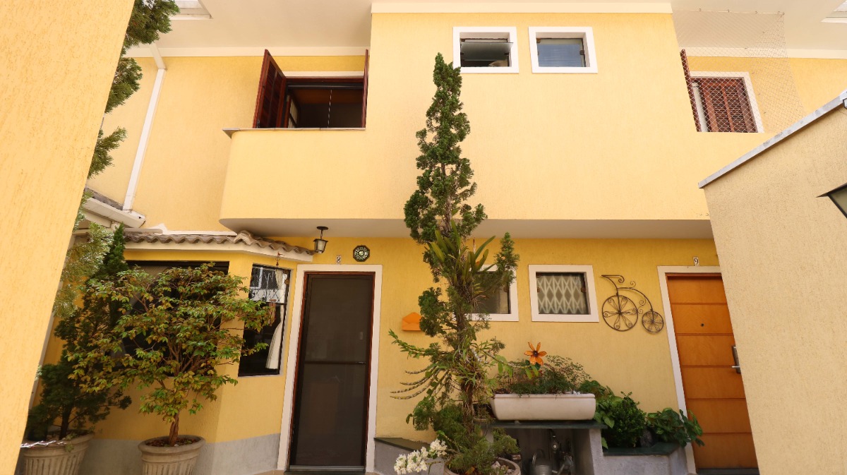 Casa em condomínio para venda com 3 quartos, sendo 1 suíte, 131m²