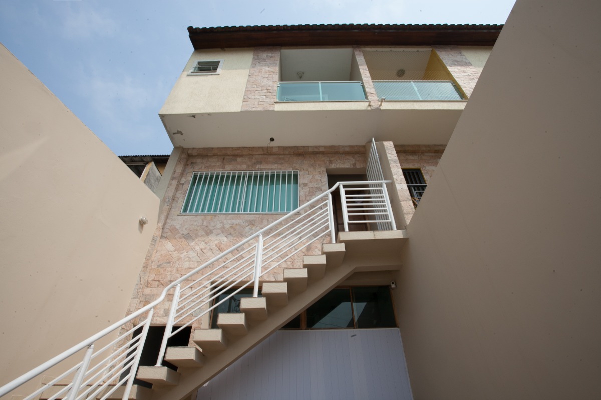 Sobrado para venda com 3 quartos, sendo 3 suítes, 127m²