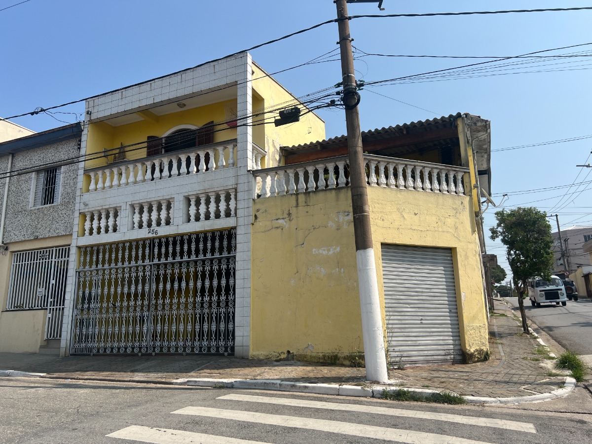 Sobrado para venda com 3 quartos, sendo 1 suíte, 147m²