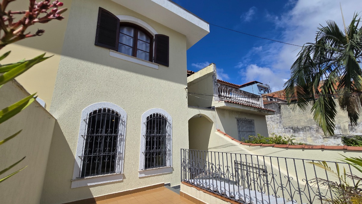 Sobrado para venda com 3 quartos, sendo 1 suíte, 190m²