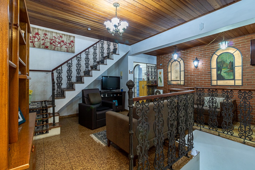 Casa de vila para venda com 5 quartos, sendo 4 suítes, 311m²