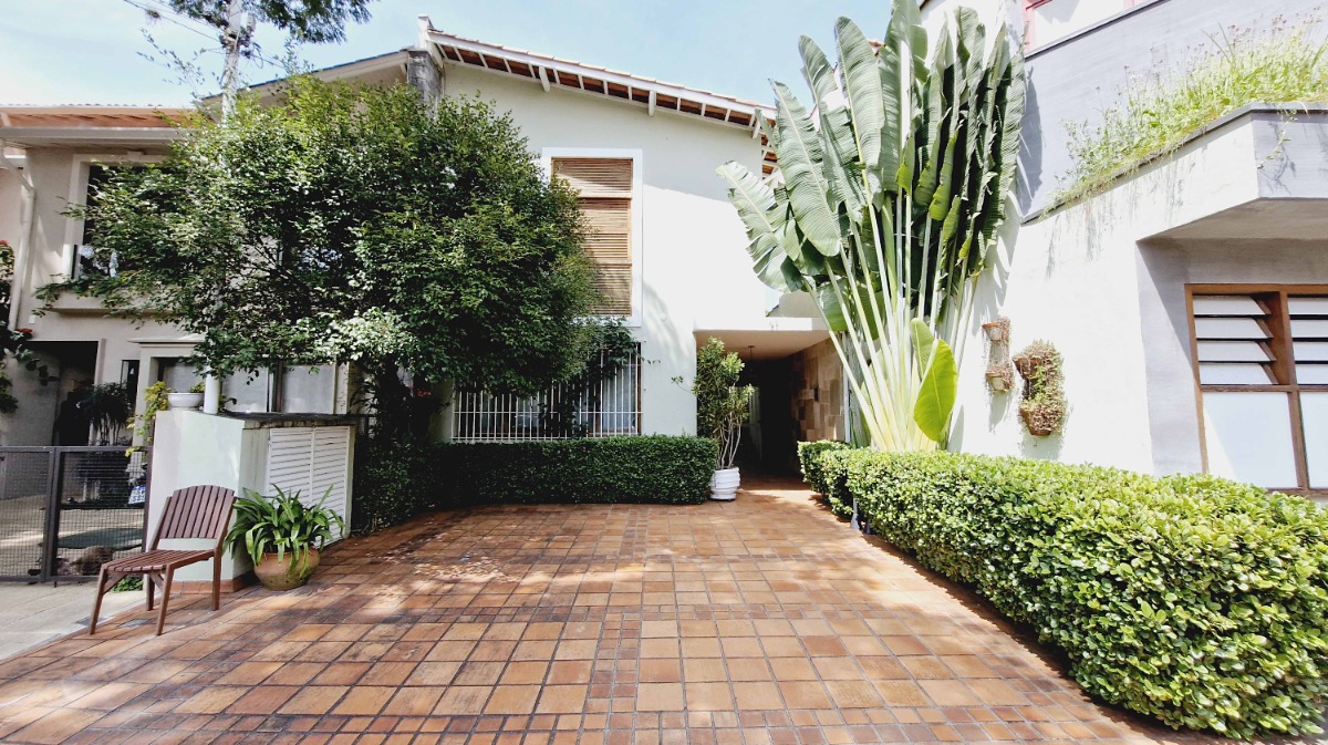 Casa de vila para venda com 3 quartos, sendo 3 suítes, 216m²