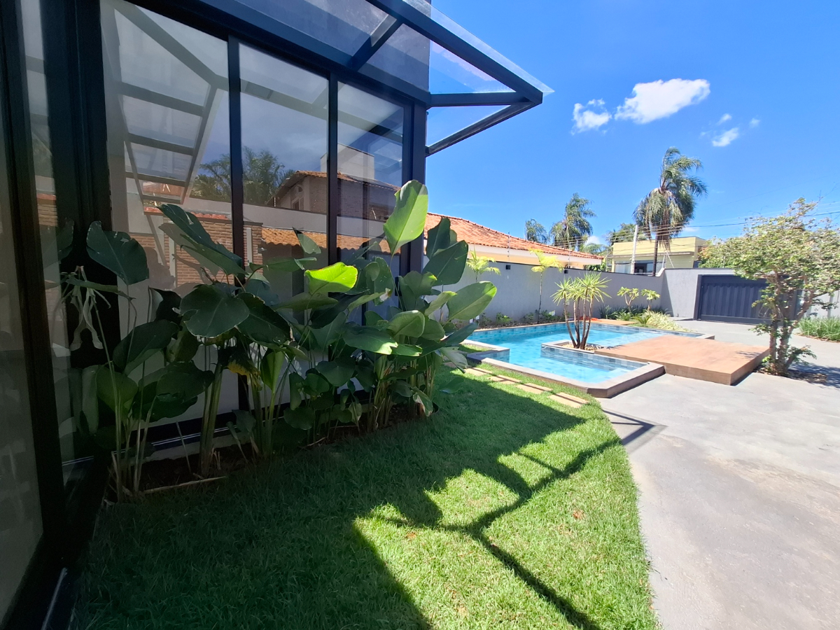 Casa à venda com 4 quartos, 260m² - Foto 1