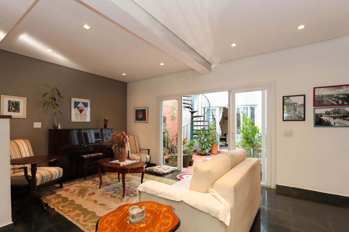 Casa de vila para venda com 4 quartos, sendo 1 suíte, 240m²