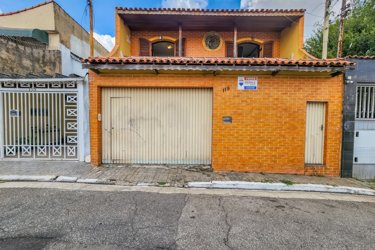 Sobrado para venda com 5 quartos, sendo 1 suíte, 200m²