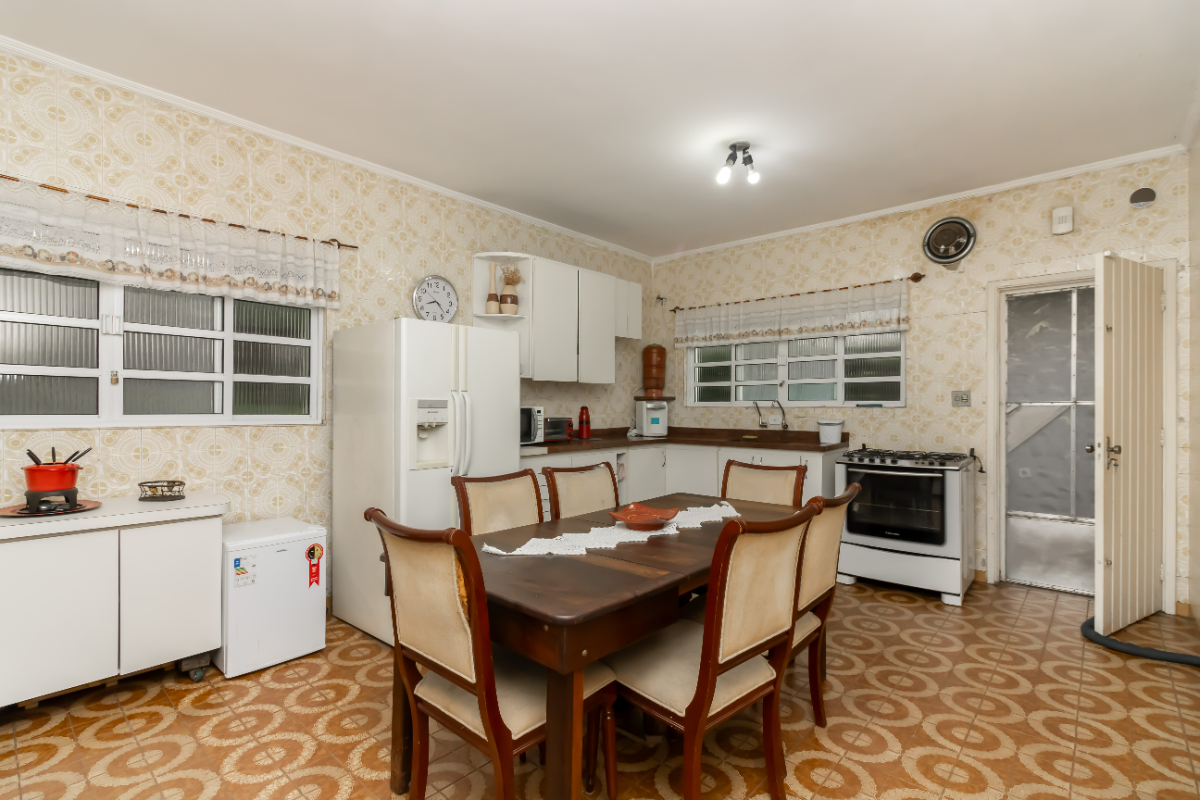 Casa tipo para venda com 3 quartos, sendo 1 suíte, 264m²