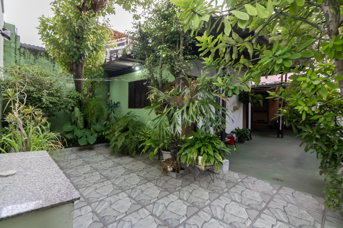 Casa tipo para venda com 3 quartos, sendo 1 suíte, 264m²