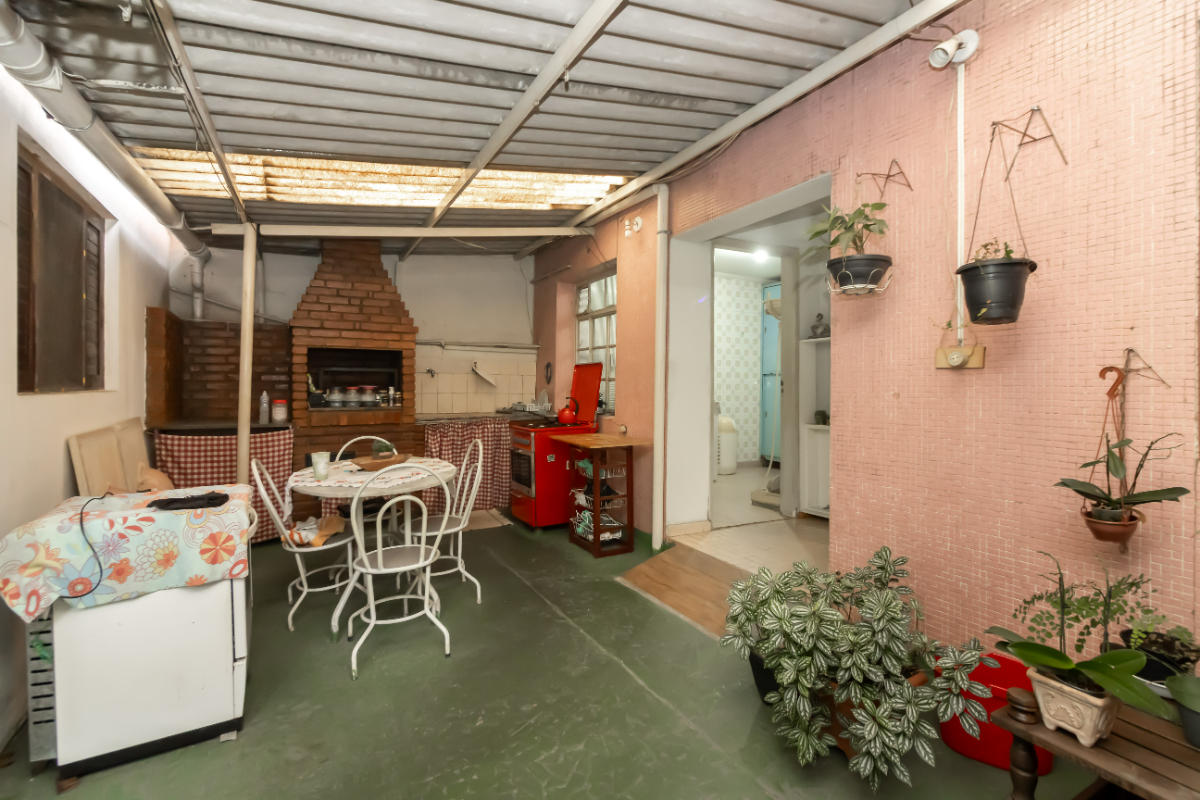 Casa tipo para venda com 3 quartos, sendo 1 suíte, 264m²