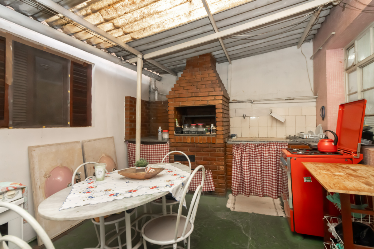 Casa tipo para venda com 3 quartos, sendo 1 suíte, 264m²
