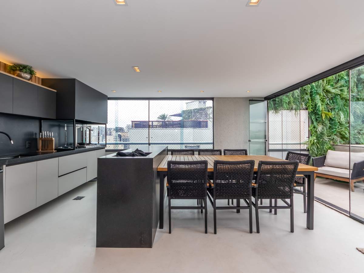 Cobertura para venda com 2 quartos, sendo 2 suítes, 195m²